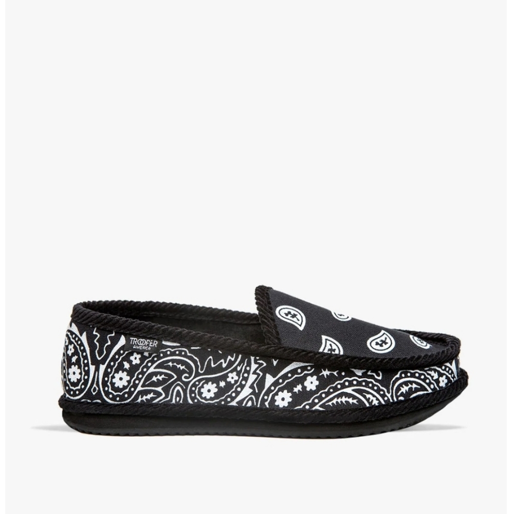 Trooper America black-and-white bandana house shoes